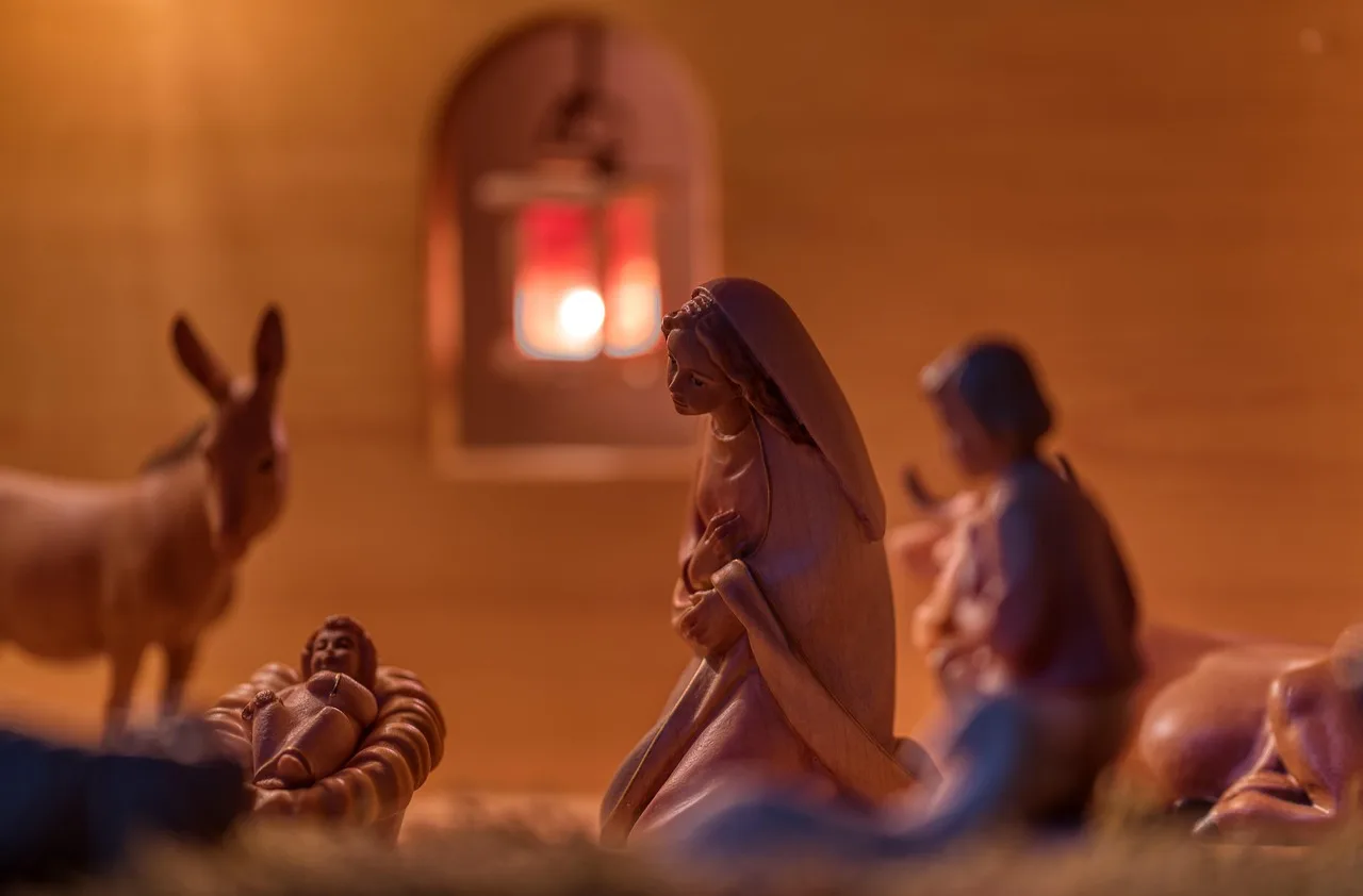 Noel ahşap beşik sahnesi - geleneksel kır evi