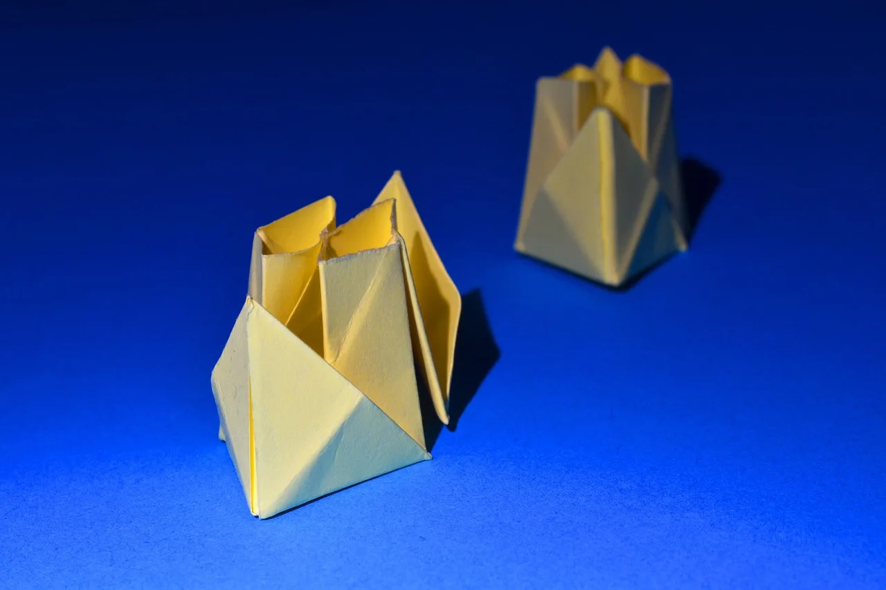 Origami gemi tasarımı - renkli kağıt katlama