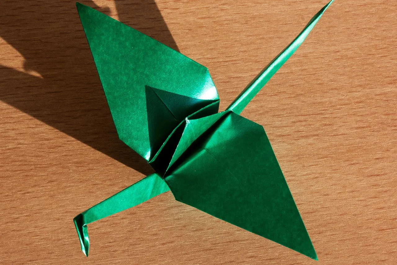 Origami kristal kuğu fotoğrafı - üç boyutlu katlama