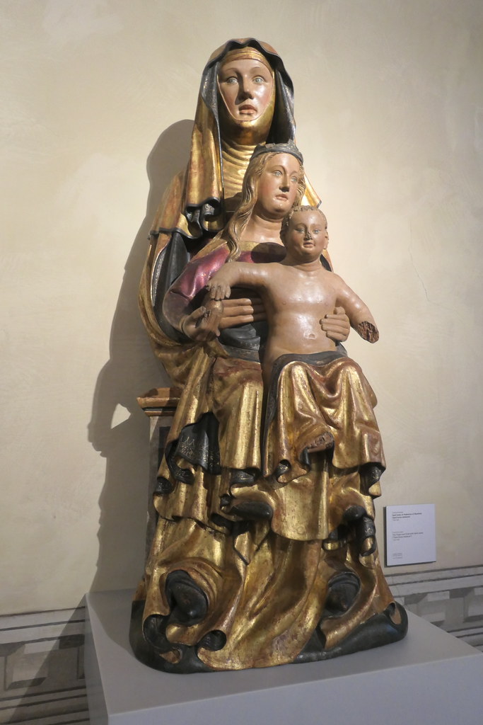 ortaçağ gotik dönemine ait yaldızlı ahşap azize anne ve meryem heykeli