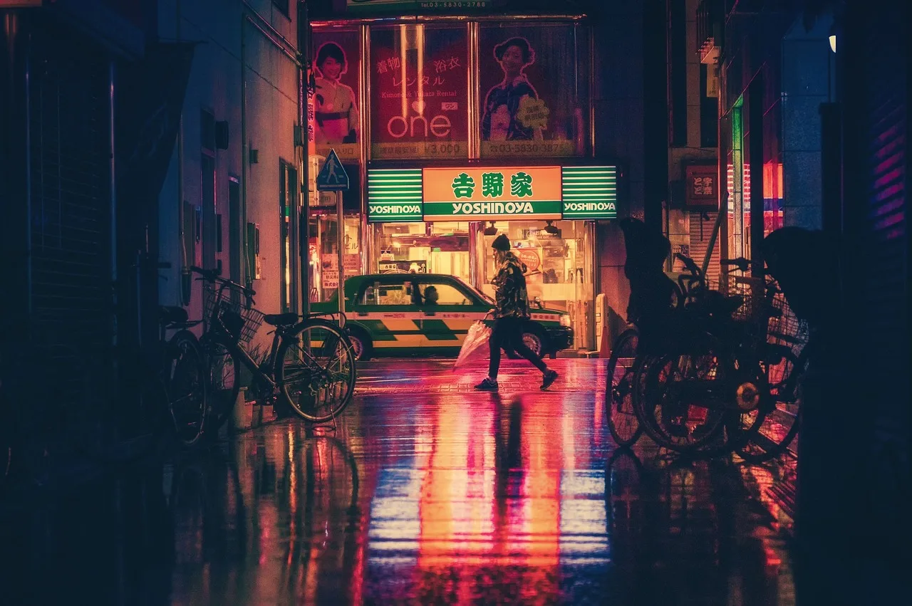 Osaka gecesi neon ışıklı sokak fotoğrafı