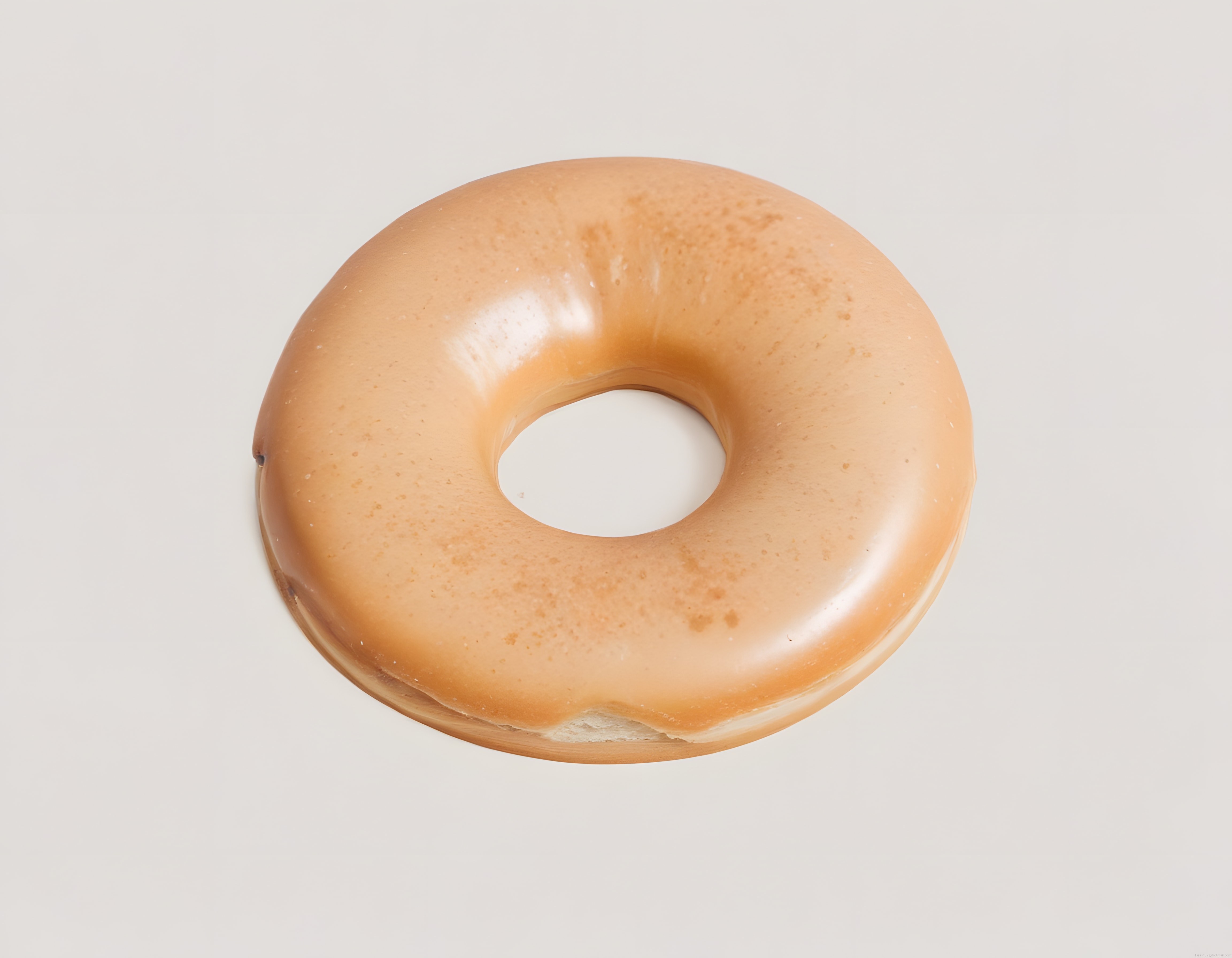 Parlak Glazürlü Donut: Beyaz Arka Planda Sade ve Çekici Tatlı Sunumu