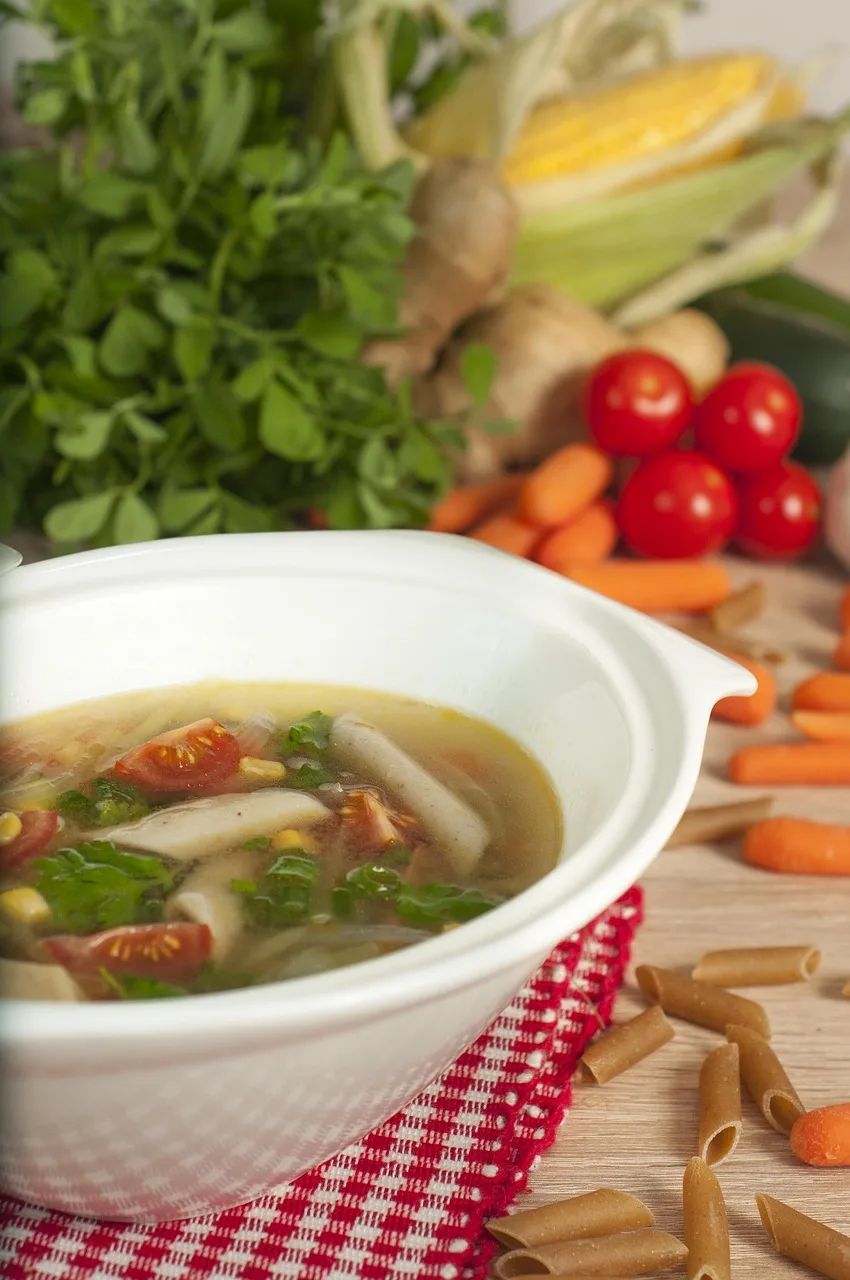 Pasta ve Sebzeli Çorba Kasesi - lezzetli akşam yemeği