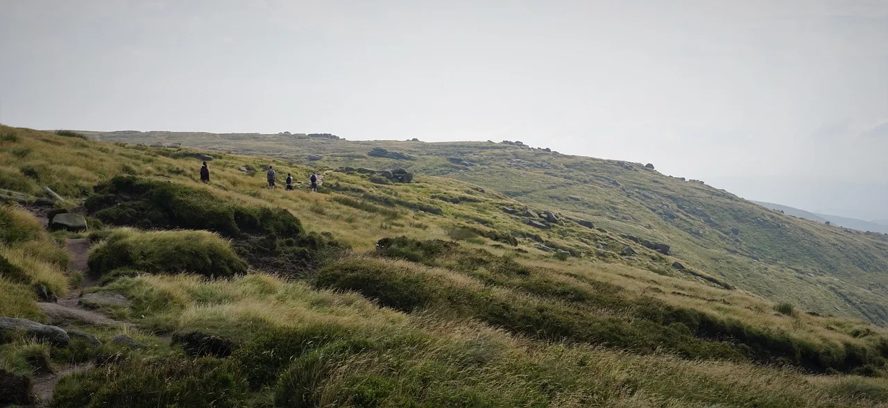 Patika yürüyüşü - Peak District manzarası