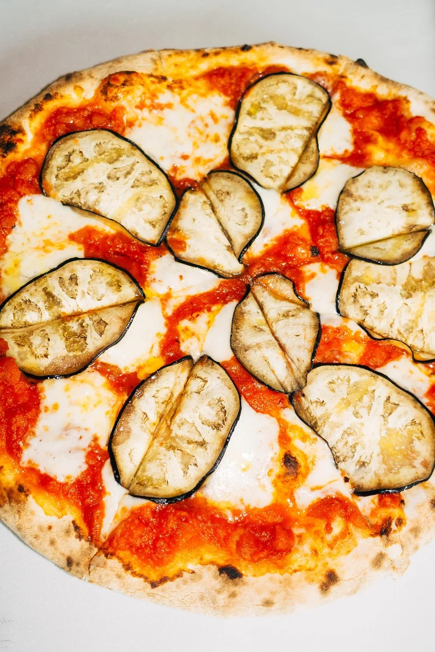 Patlıcanlı pizza öğle yemeği - restoran fotoğrafı