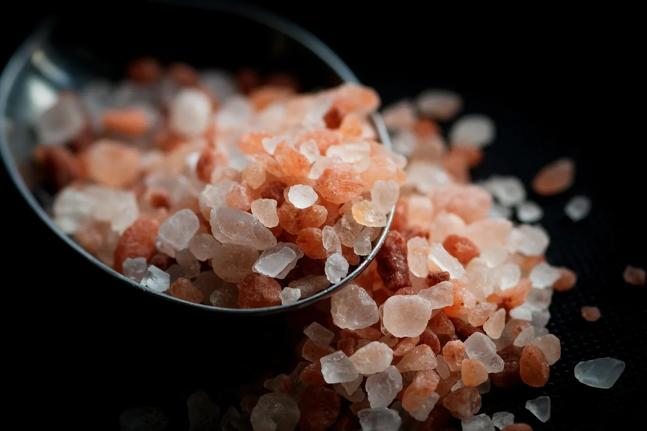 Pembe tuzlu baharatlı yemek kaşığı