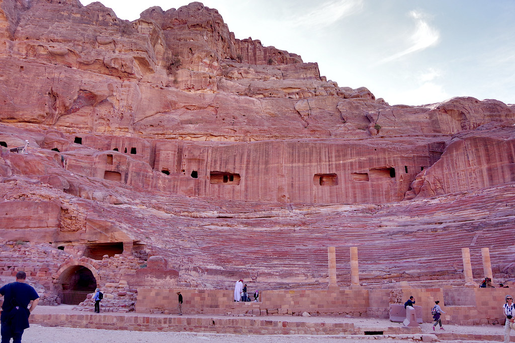 Petra Antik Kenti Roma Tiyatrosu: Kaya Oyması Mimarinin Eşsiz Güzelliği