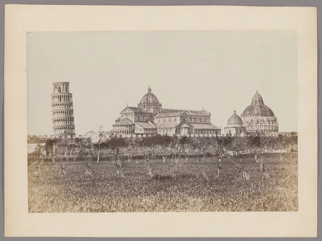 pisa kulesi ve piazza dei miracoli'nin tarihi fotoğraftaki ihtişamlı mimarisi