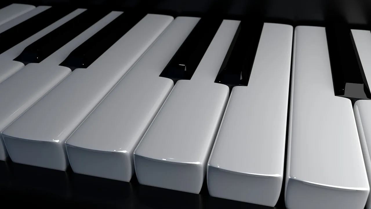 Piyano tuşlarıyla melodi akışı - klasik enstrüman