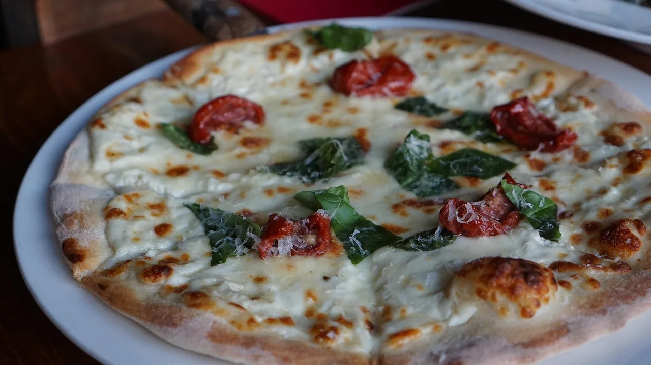 Pizza dilimleri - çıtır İtalyan mutfağı fotoğrafı