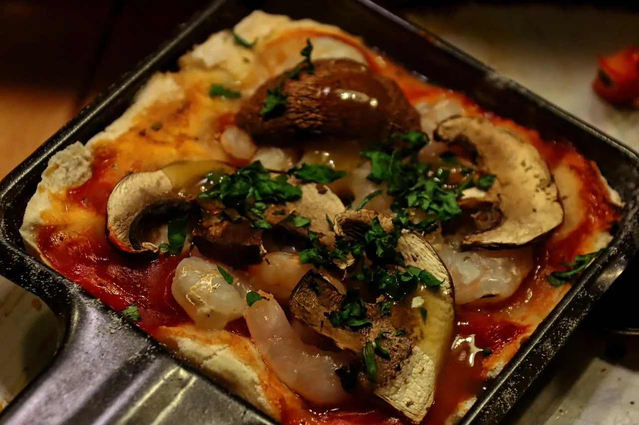 Pizza raclette tarifi - mantarlı otlu hamurlu lezzet
