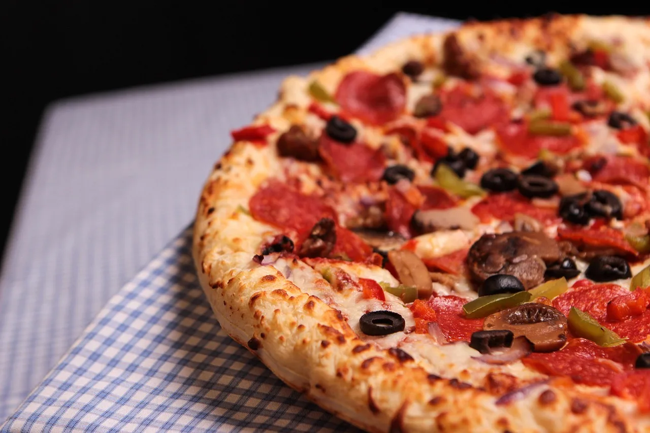 Pizza ve spagetti mutfak görüntüsü - lezzetli yemek
