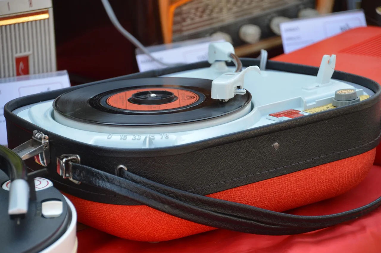 Plak çalar retro müzik cihazı - vintage gramofon