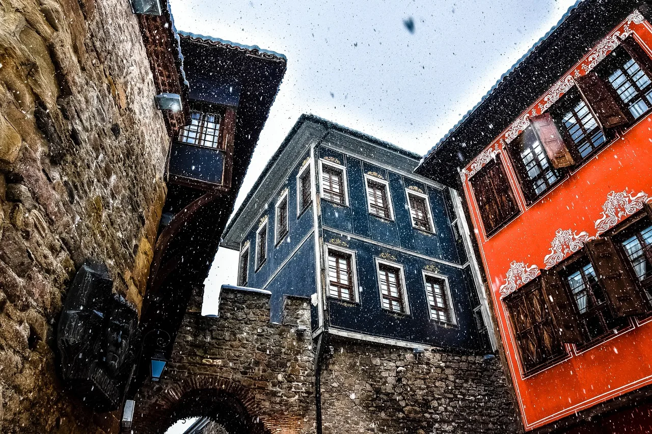 Plovdiv eski şehirde ilk kar manzarası