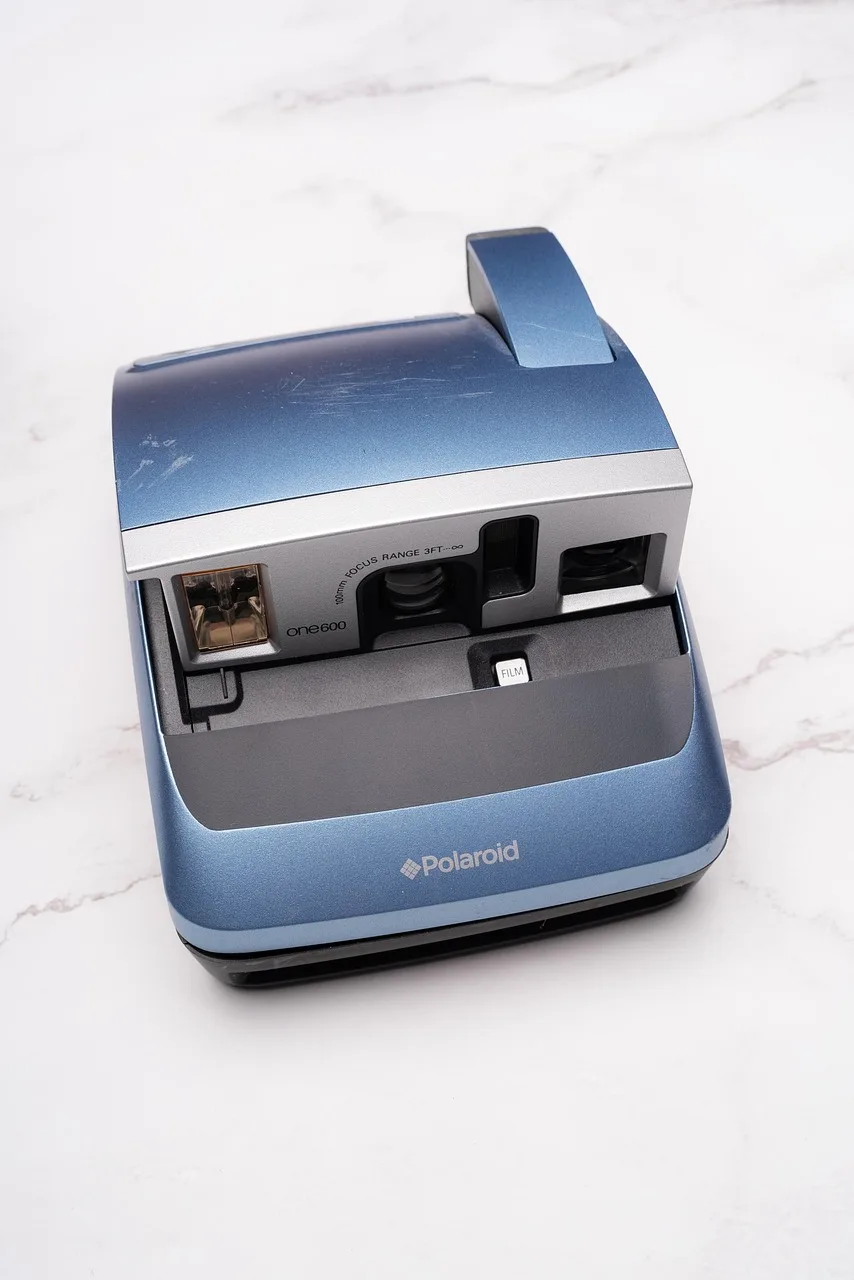 Polaroid kamera vintage fotoğraf çekimi - retro anı