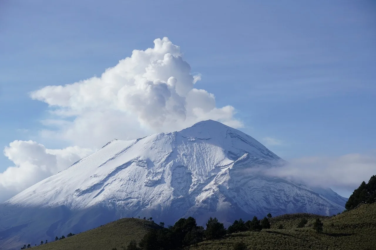Popocatépetl volkanı dağ manzarası - macera dolu
