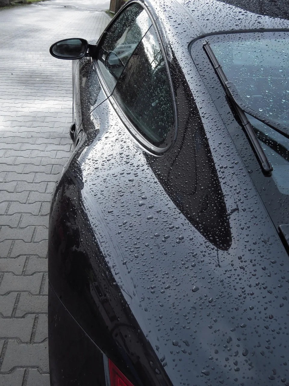 porsche otomobil fotoğrafı - siyah yağmur damlası