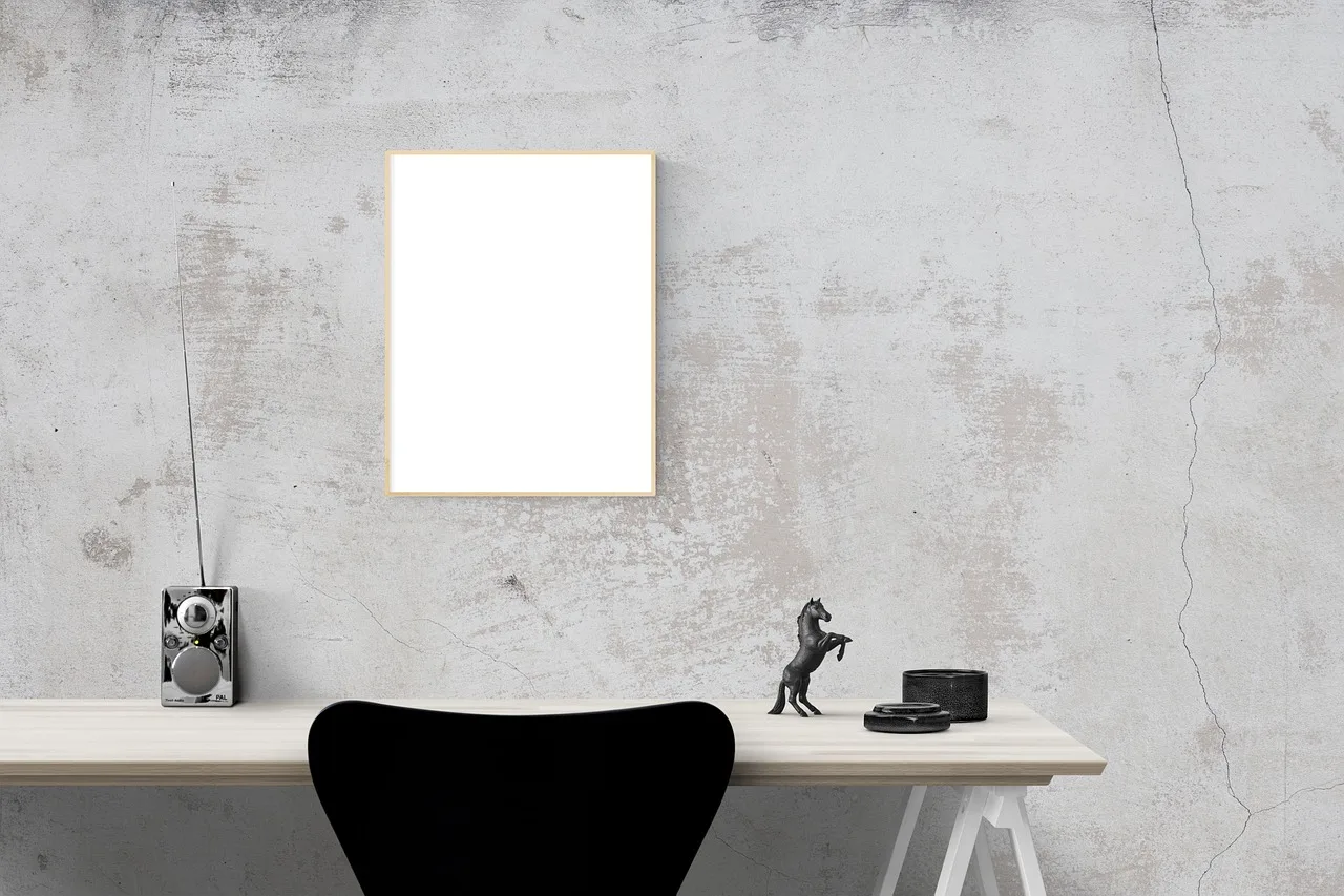 Poster çerçeve mockup - gri duvar iç mekan