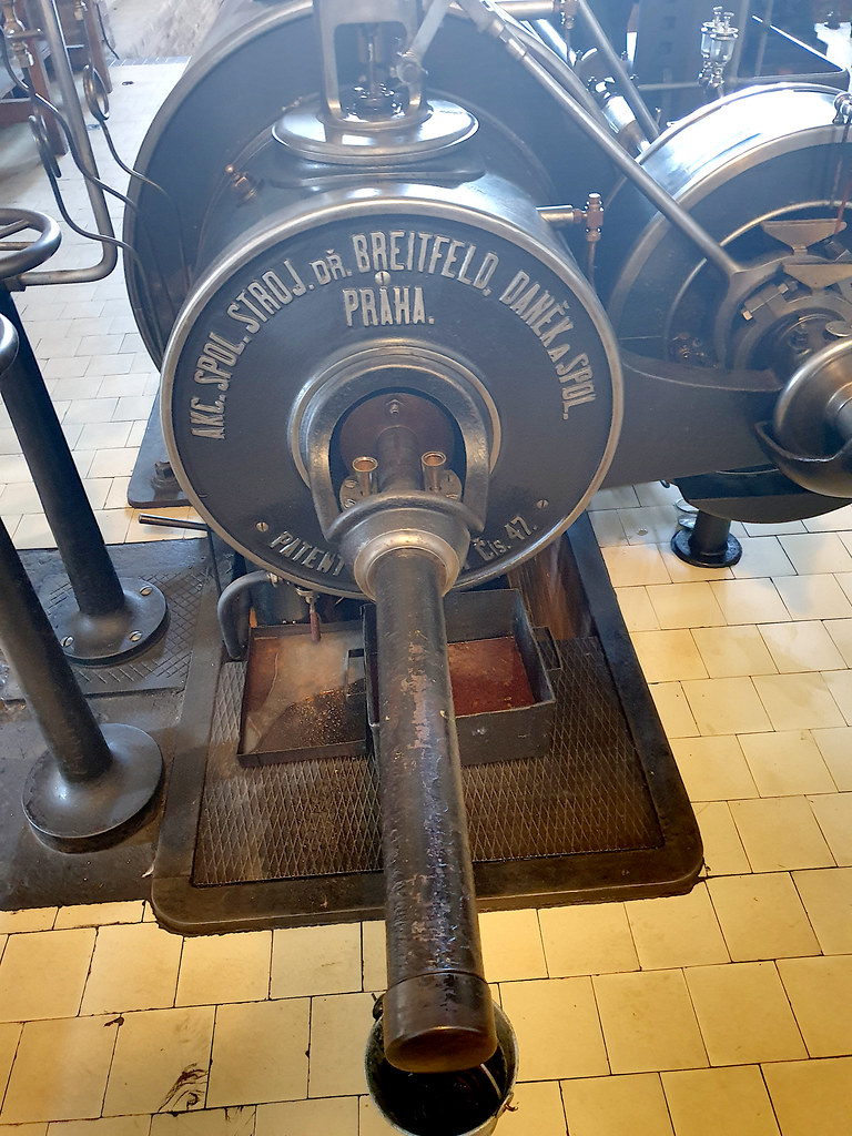 Prag Menşeli Tarihi Endüstriyel Buhar Makinesi ve Müze Ortamı