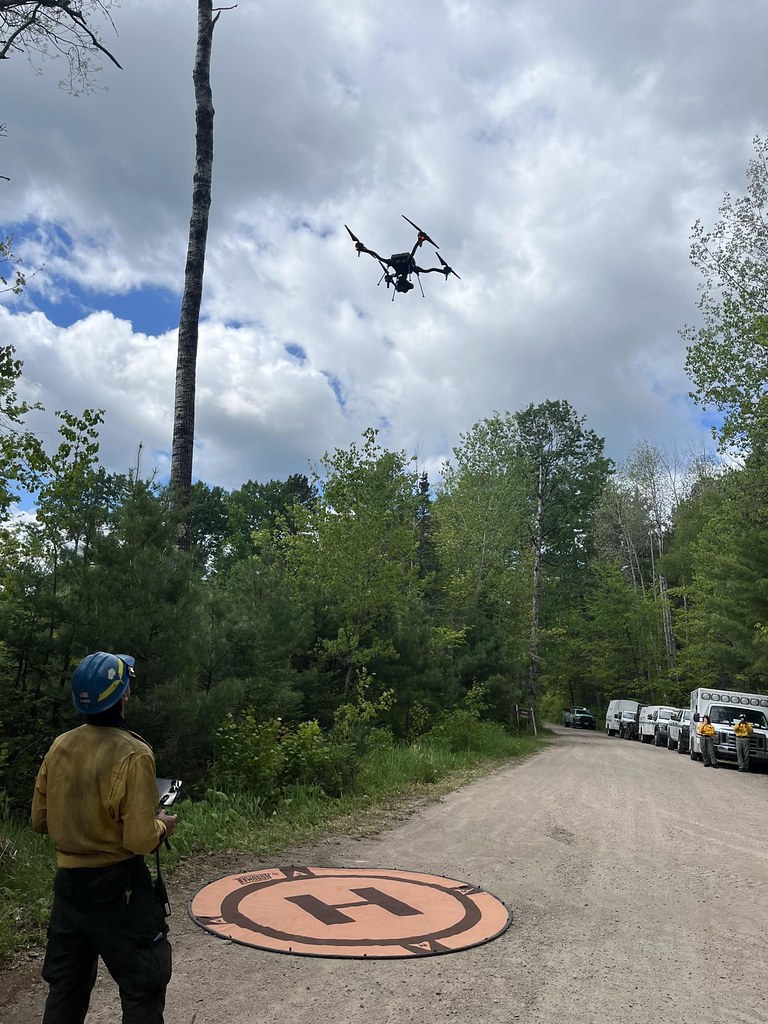 Profesyonel Drone Operasyonu: Ormanlık Alanda Hava Çekimi ve Pilot