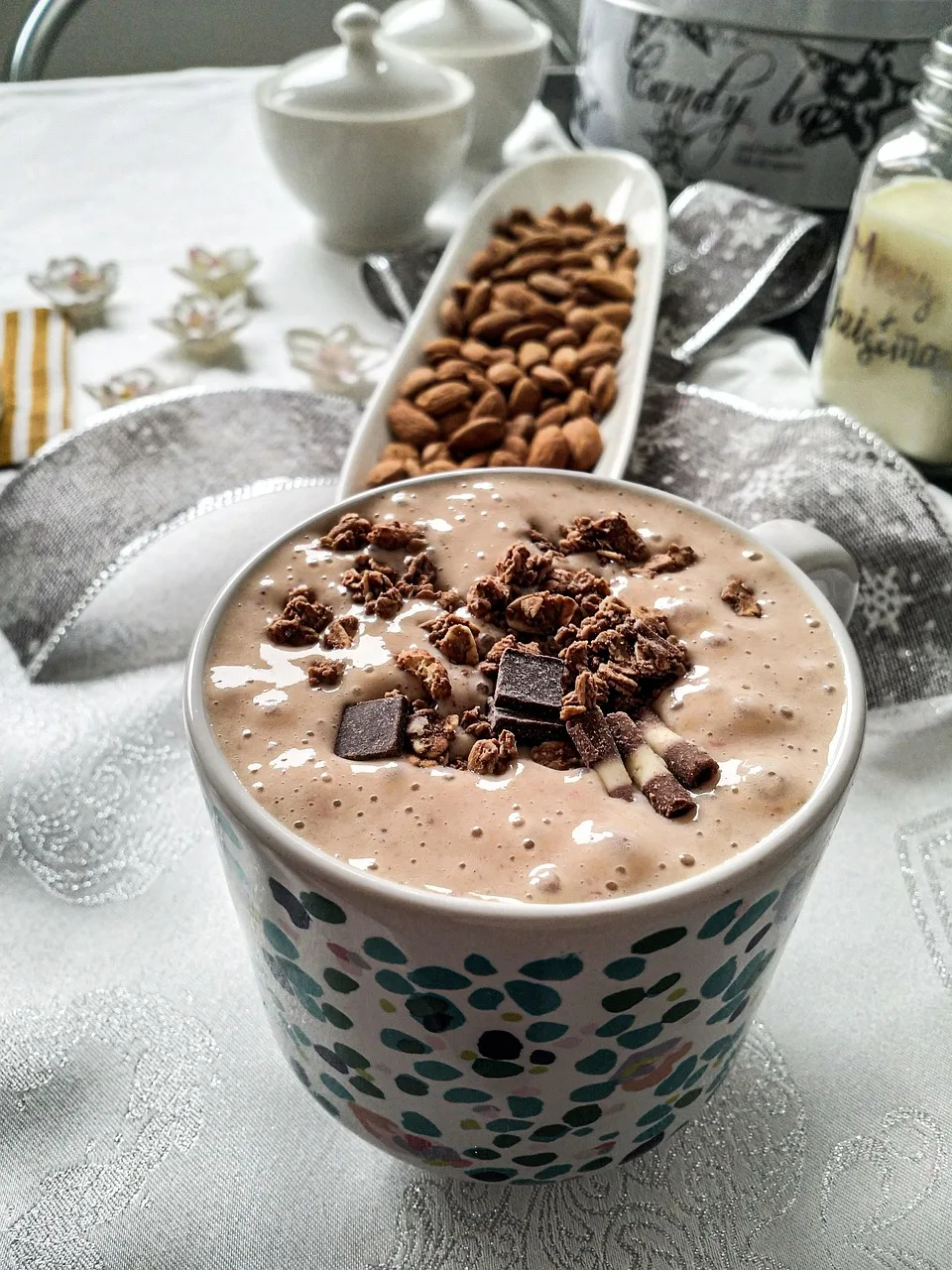 Proteinli smoothie şeftali ve çilek - sağlıklı içecek