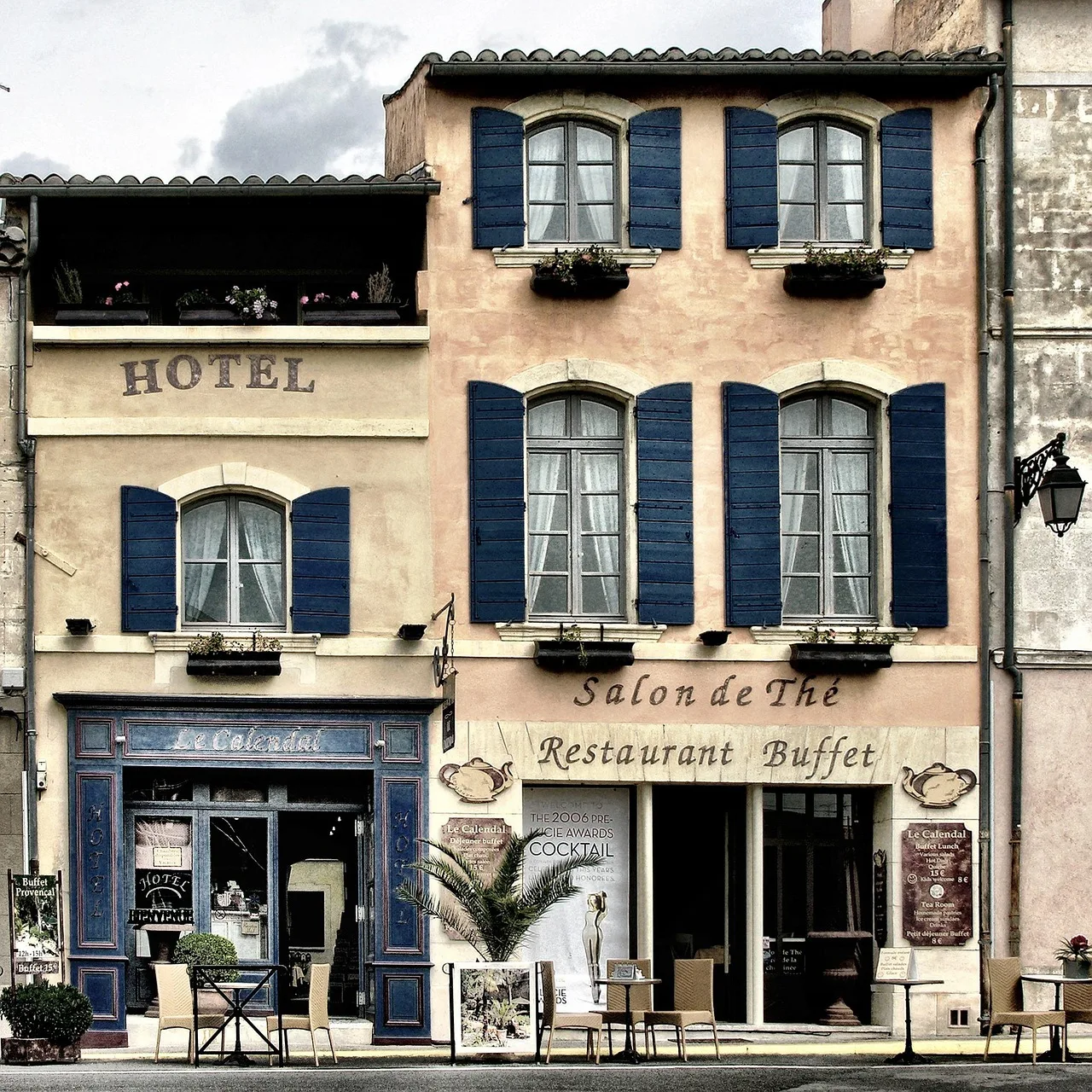 Provence tarzı kafe sokak görüntüsü - Avrupa