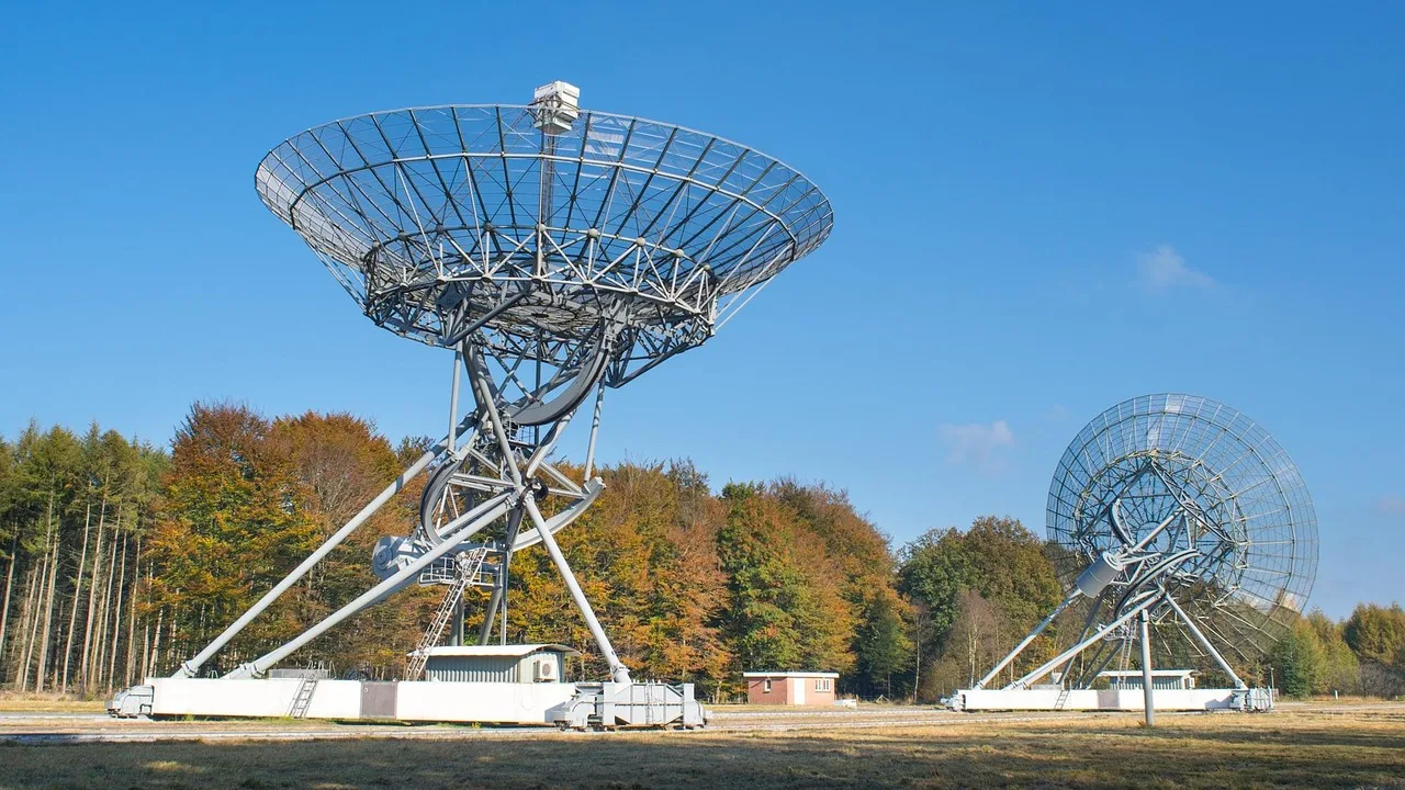Radyo antenli uzay gözlem teleskopu - bilim fotoğrafı