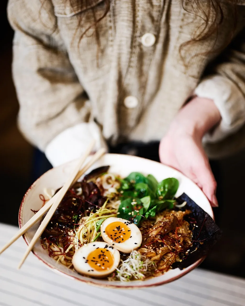 Ramen çorbası - Asya mutfağından lezzetli öğle yemeği