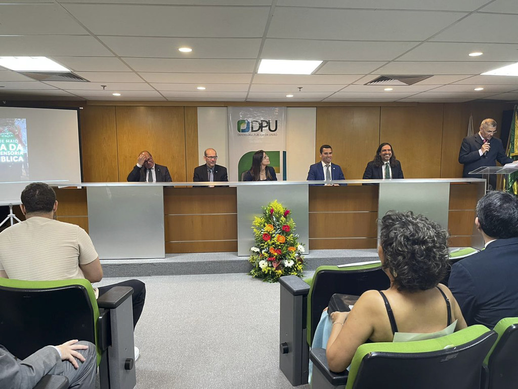 Resmi Kurum Toplantısı: DPU Panelinde Konuşmacılar ve Katılımcılar Resmi Kurum Toplantısı: DPU Panelinde Konuşmacılar ve Katılımcılar