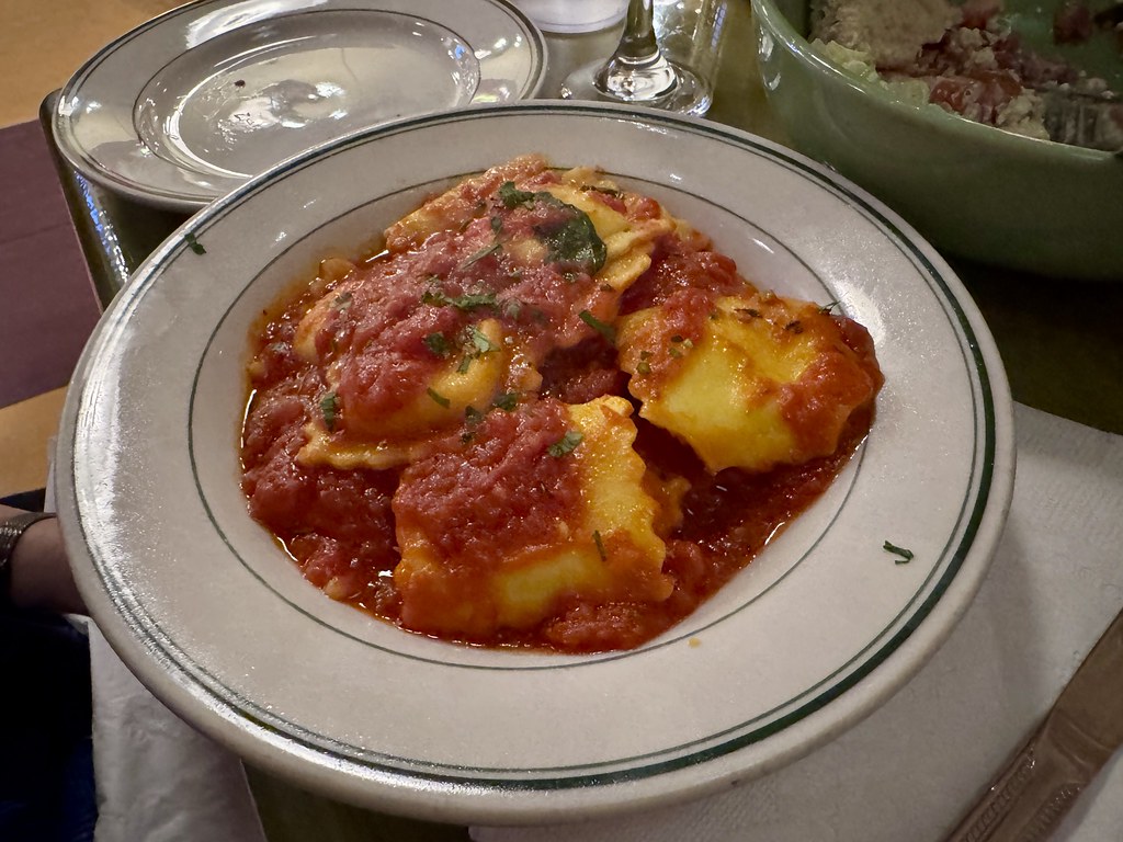 Restoranda Domates Soslu Ravioli: İtalyan Mutfağından Nefis Makarna