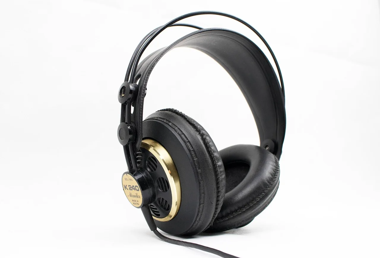 Retro AKG kulaklık fotoğrafı - ses üretimi