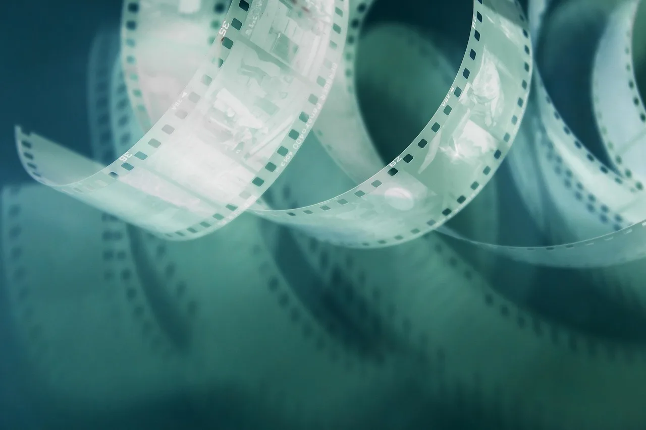 Retro film 35mm negatif fotoğraf - pembe arka plan