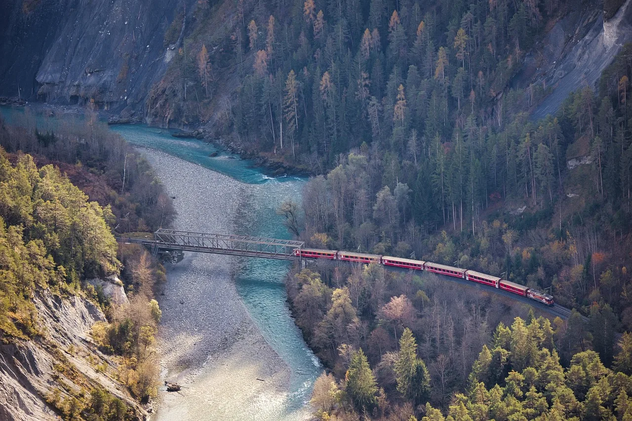 Rhein Gorge tren geçidi - dramatik yolculuk sahnesi