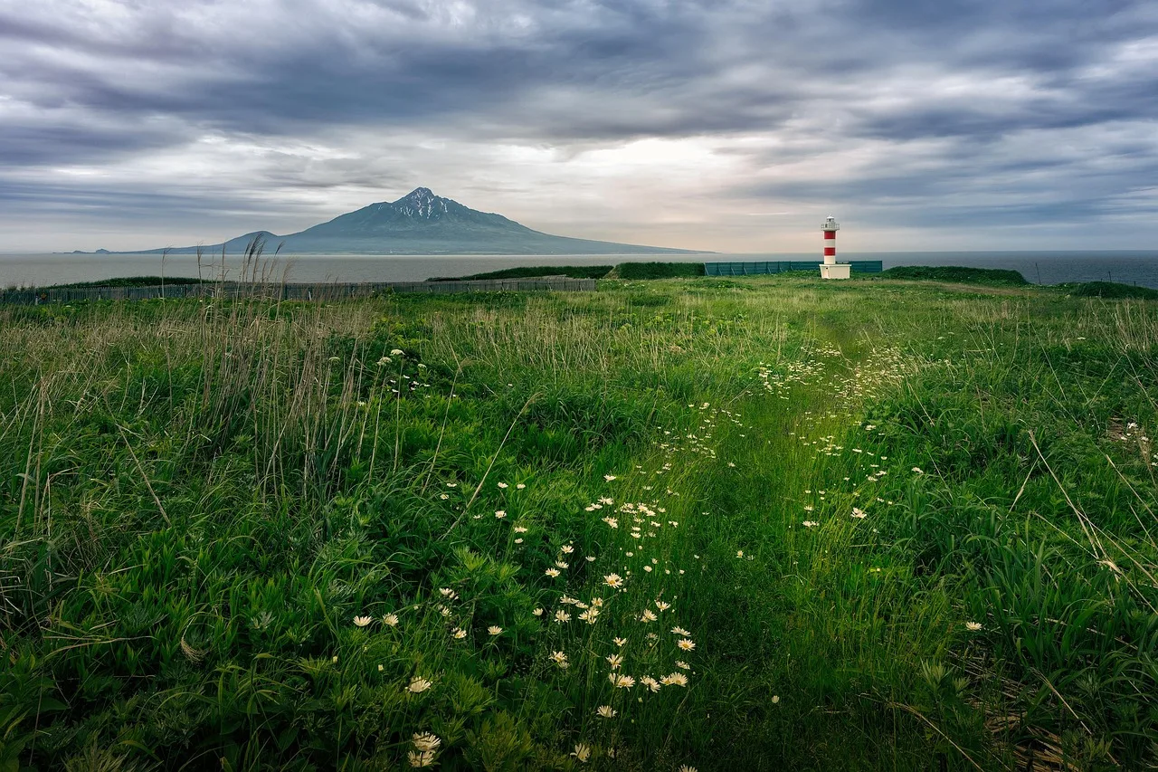 Rishiri adası feneri - sisli manzara fotoğrafı