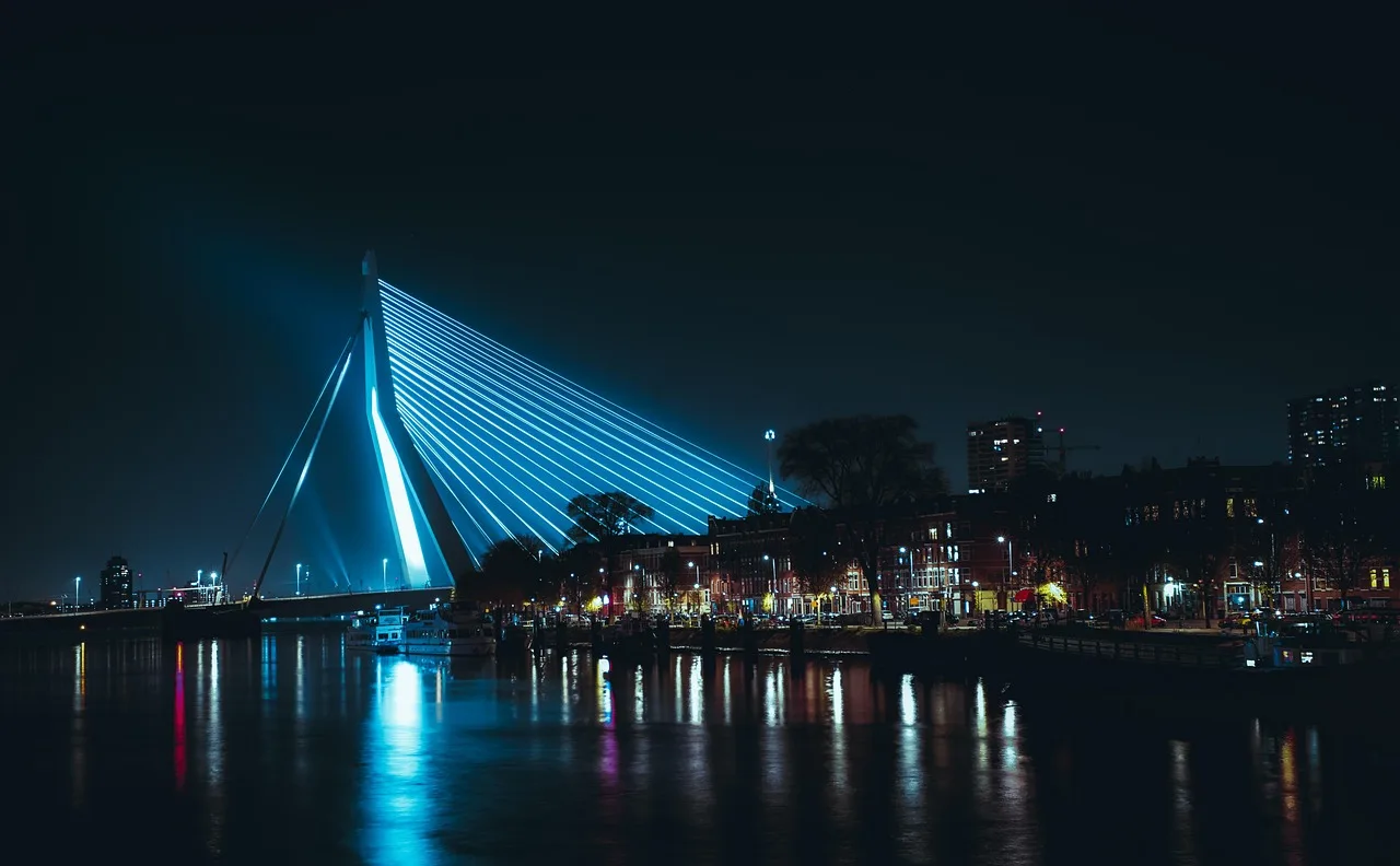Rotterdam şehir silueti - modern gökdelenler