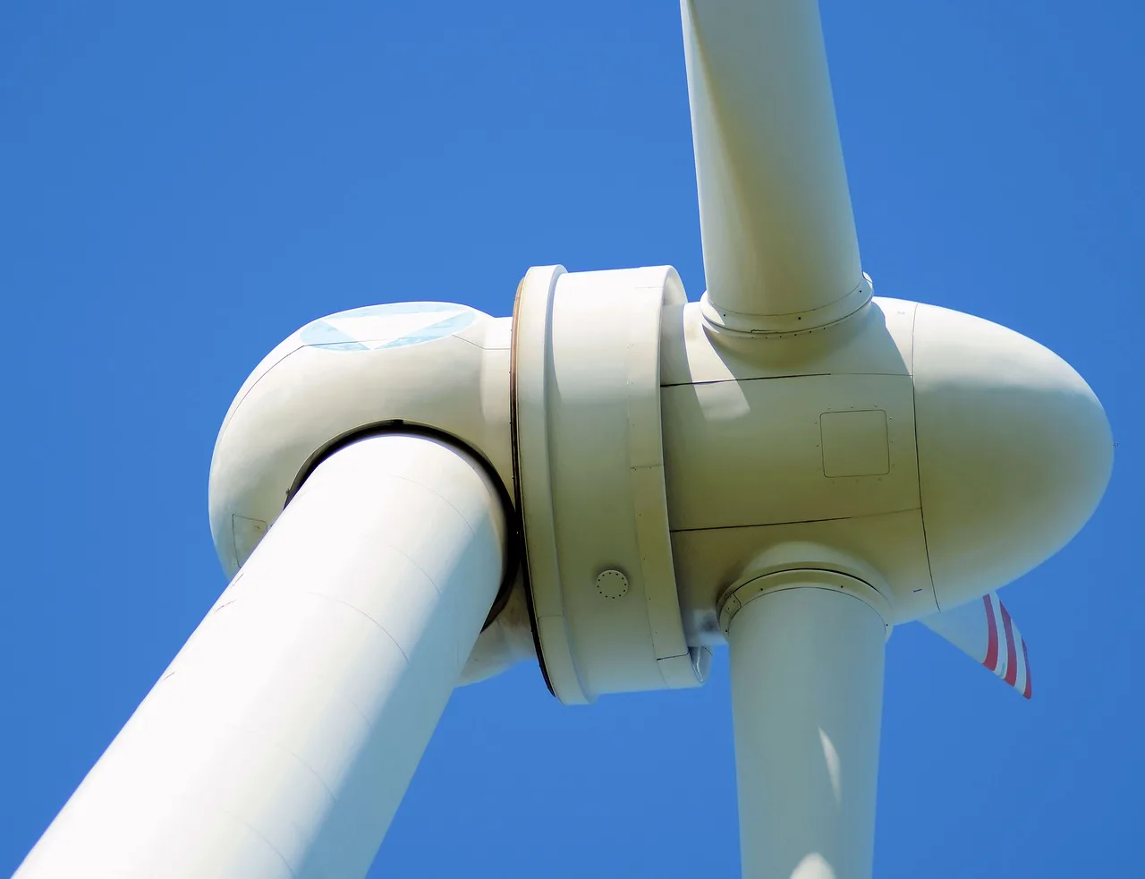 Rüzgâr türbinleri yenilenebilir enerji santrali görüntüsü
