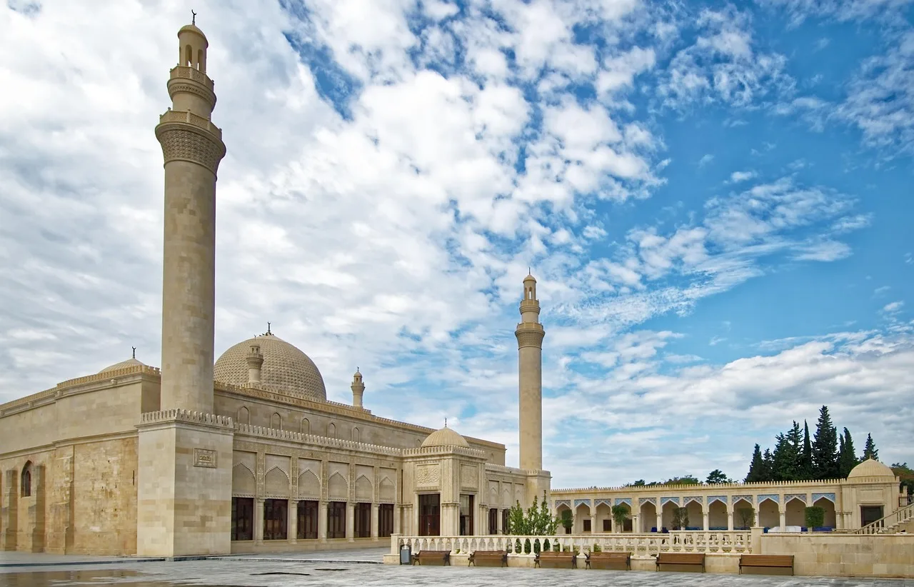 Şamaxi Camii minareleri ve mimari detayları - tarihi ibadet yeri