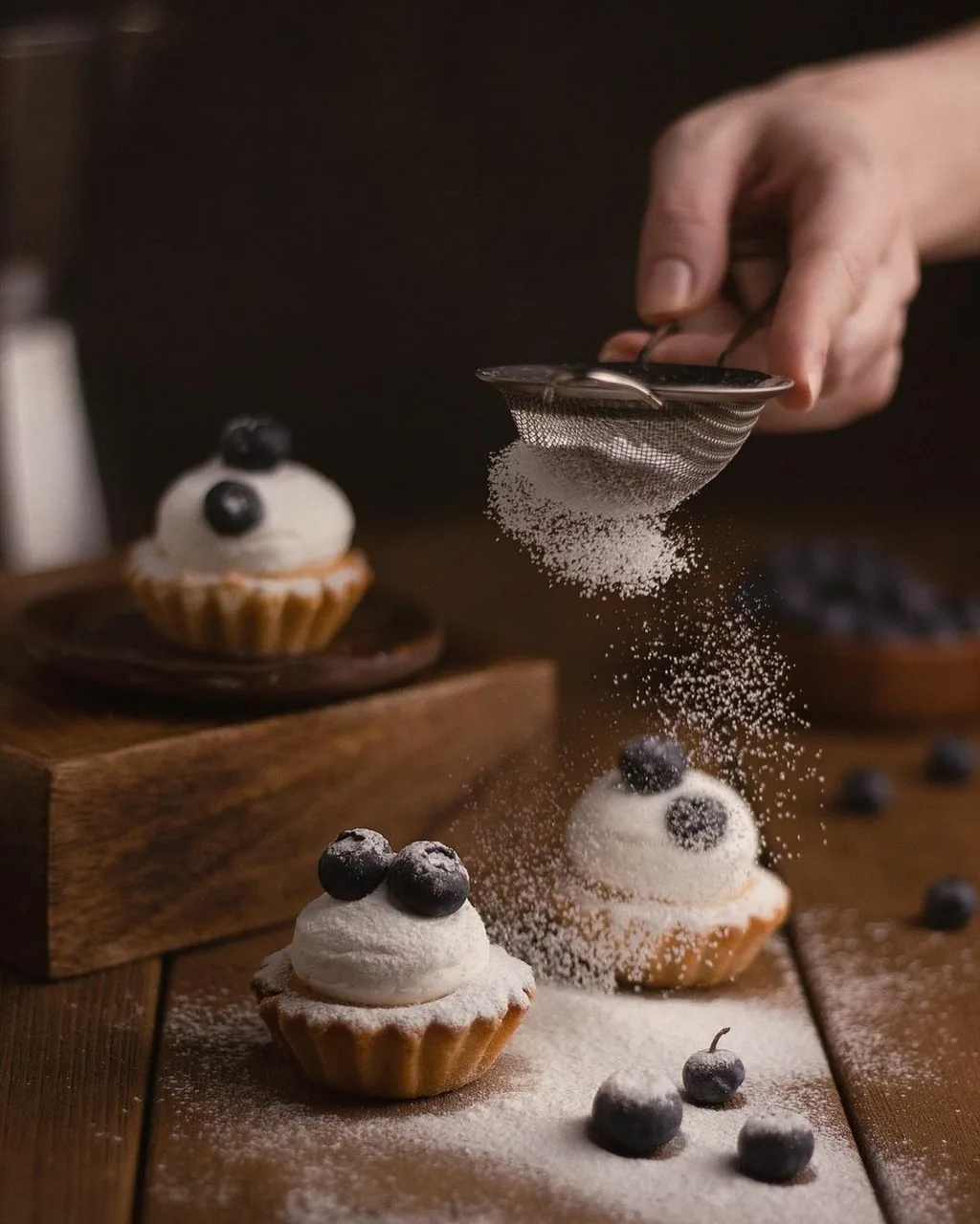 Şanghay usulü yaban mersinli cupcake fotoğrafı