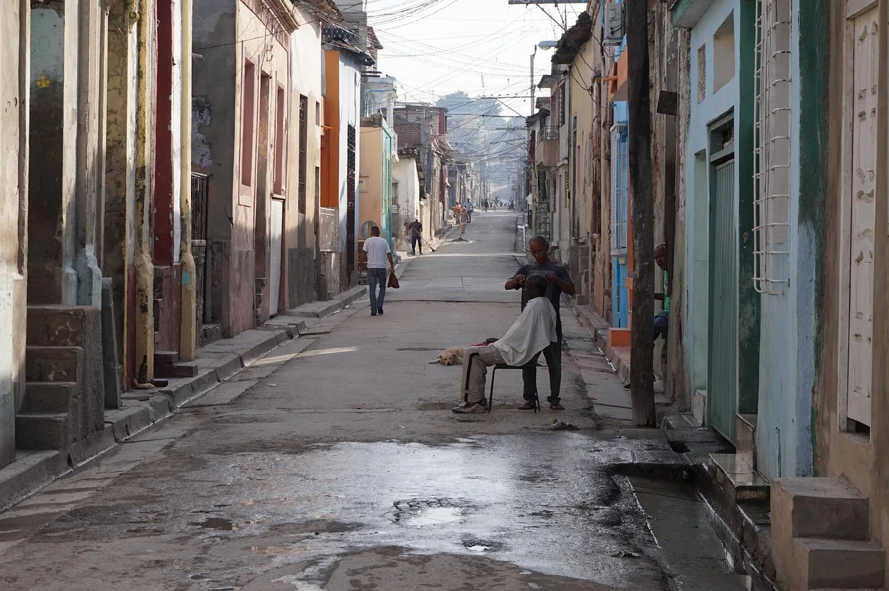 Santiago de Cuba sokak barmen fotoğrafı