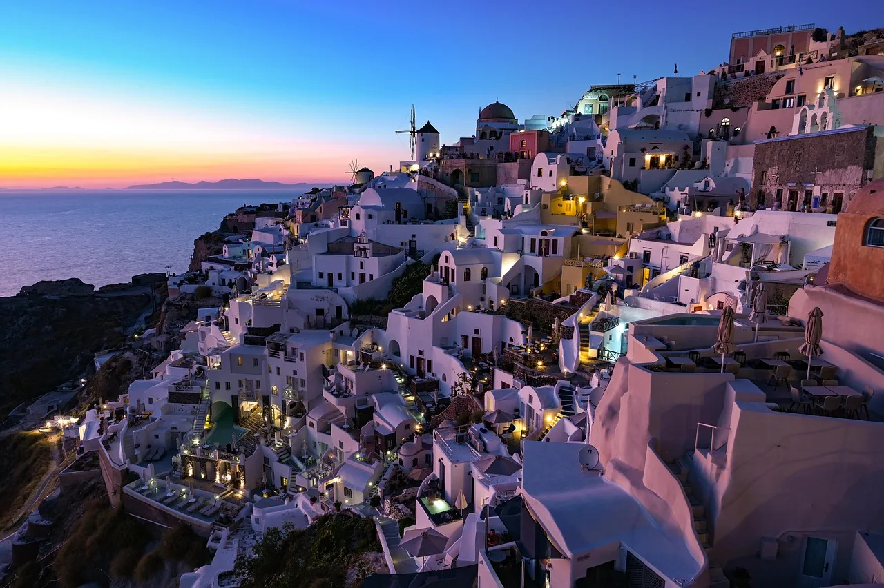 Santorini gün batımı evleri - lüks sahil manzarası