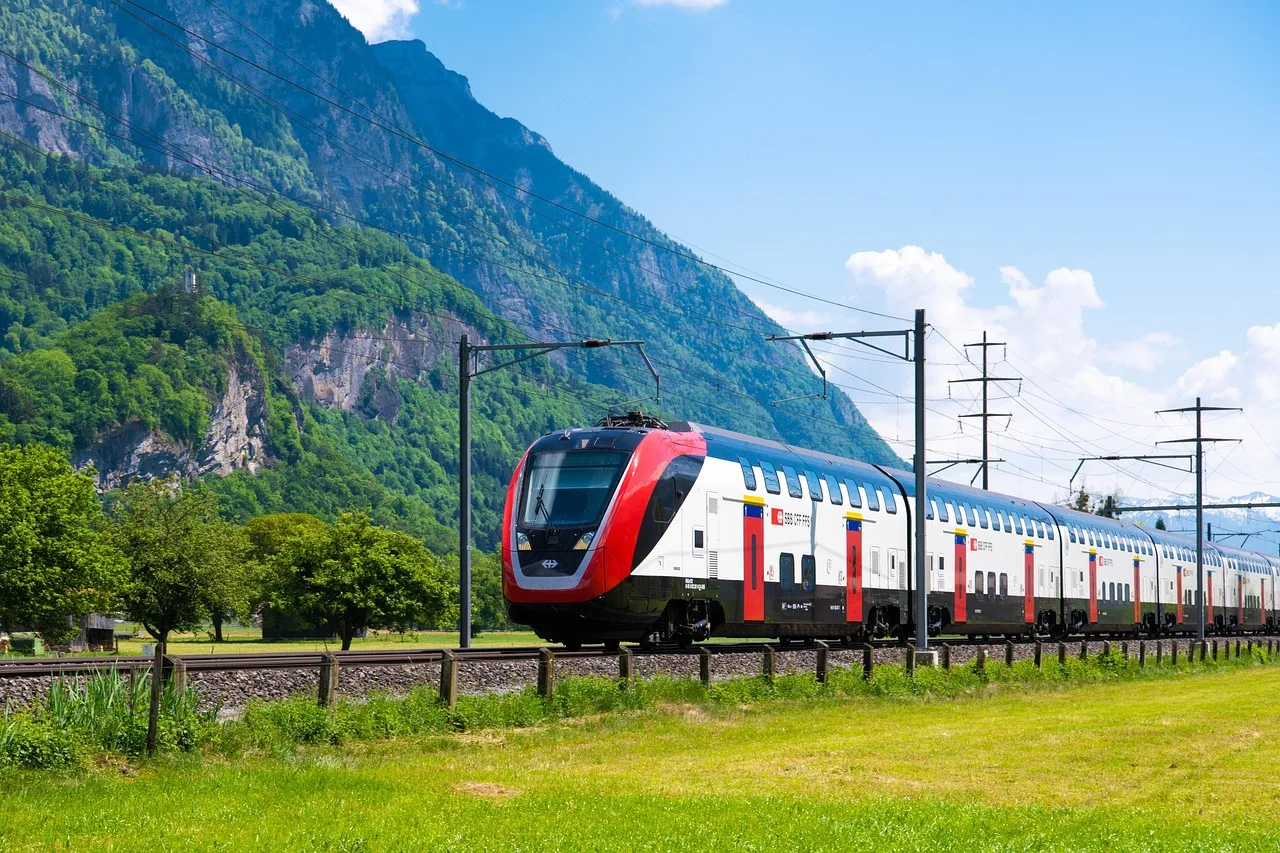 SBB çift katlı yolcu treninin hızlı demiryolu fotoğrafı