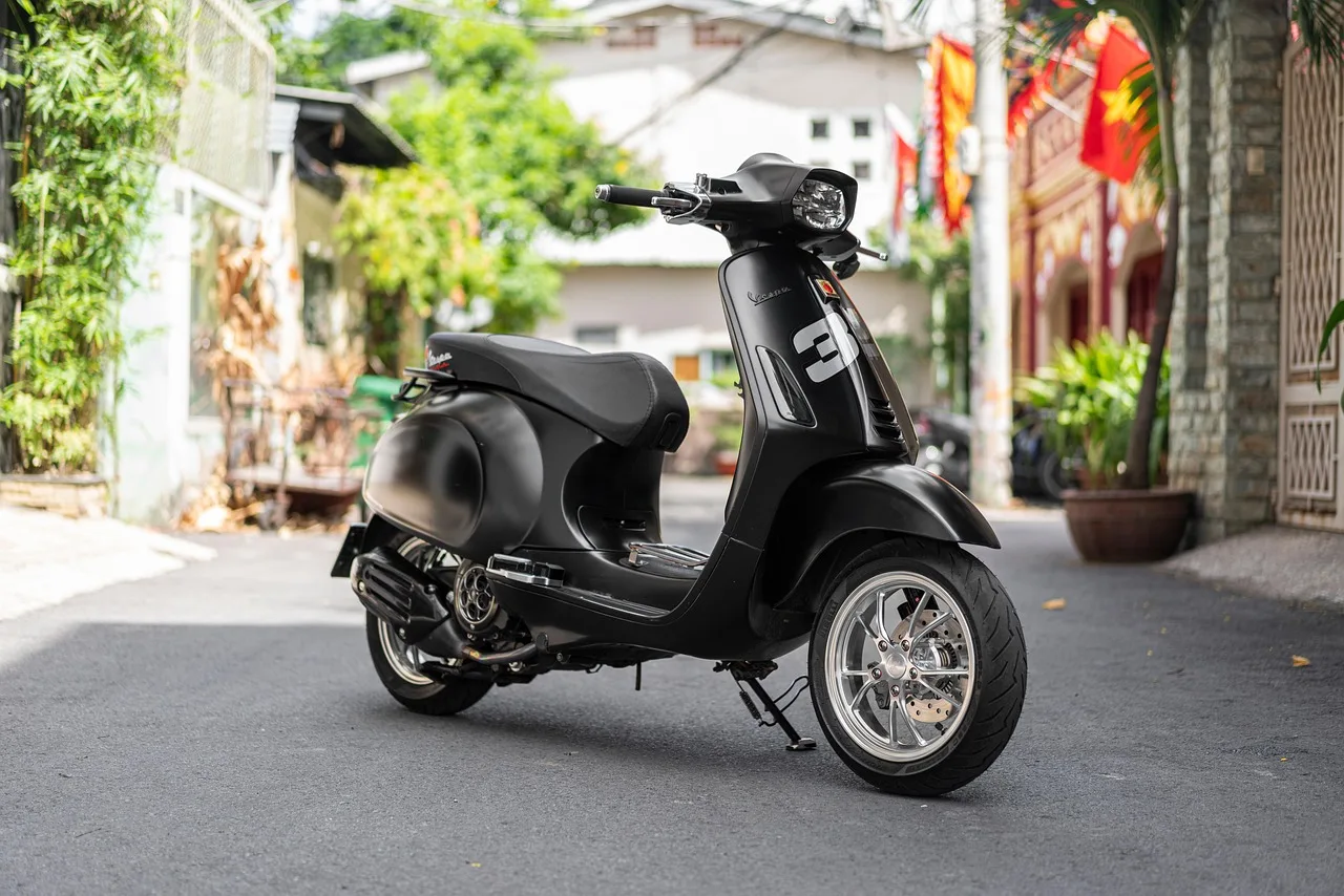 Scooter vespa tarzı şehir içinde hızlı taşıma