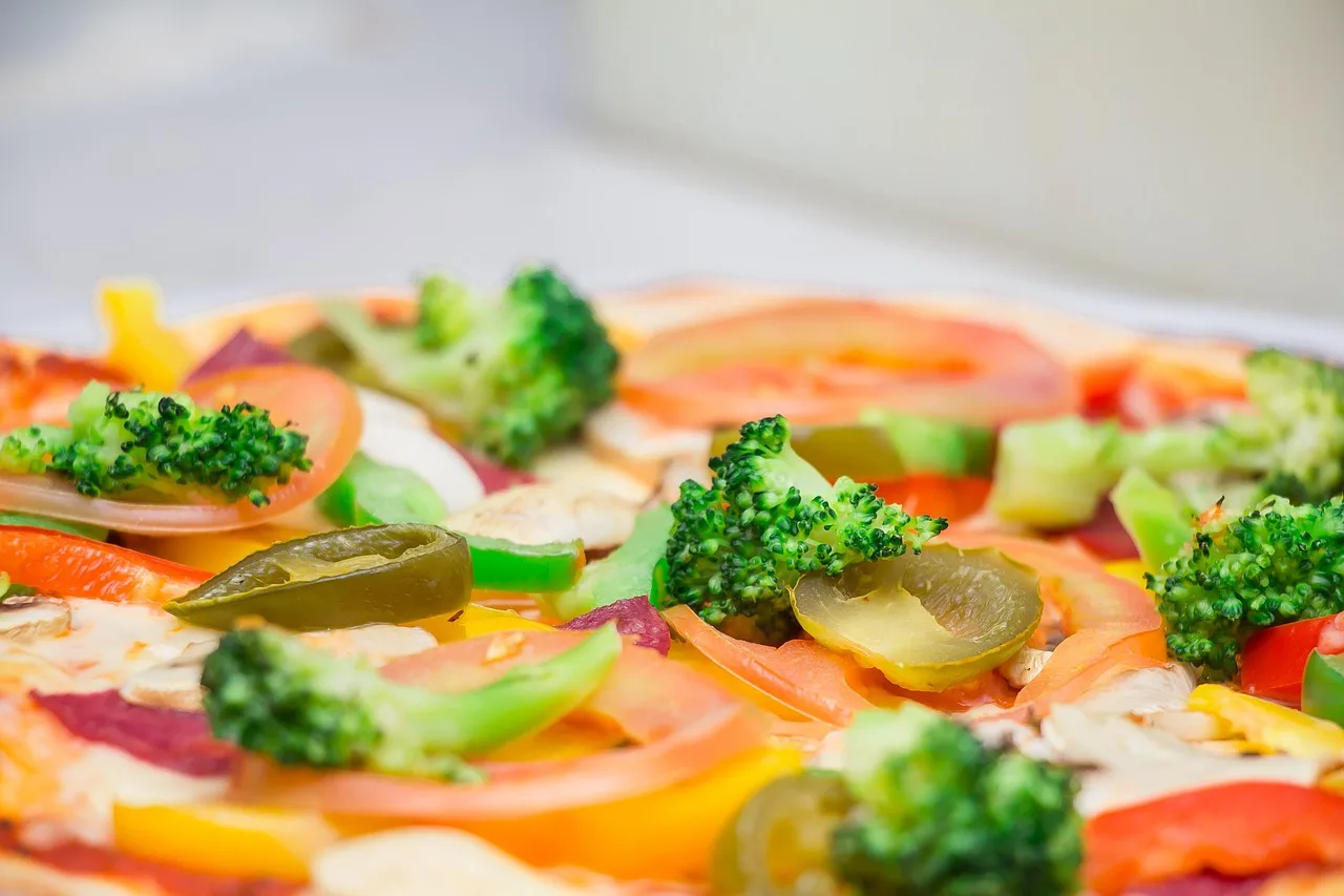 Sebzeli İtalyan pizza - sağlıklı akşam yemeği