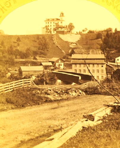 Sepya Tonlu Antika Fotoğrafta Tepedeki Tarihi Bina ve Kırsal Yaşam