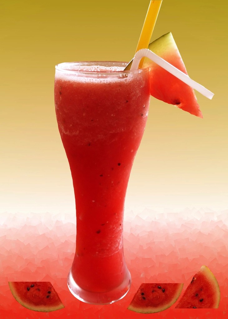 Serinleten Karpuzlu Smoothie Tarifi: Yaz Günlerinin Ferahlatıcı İçeceği