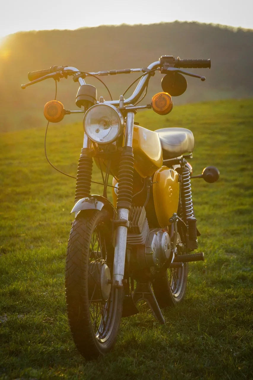 Simson motosiklet doğa manzarası günbatımı