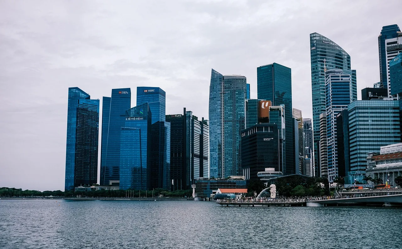 Singapur deniz kenarı şehir silueti