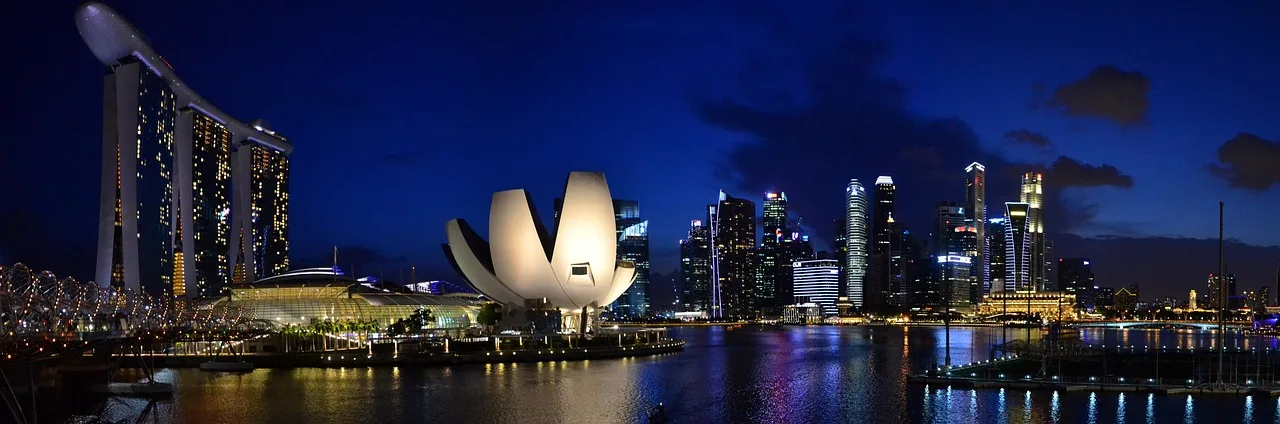 Singapur Marina Bay Sands şehir manzarası - modern kıyı silueti