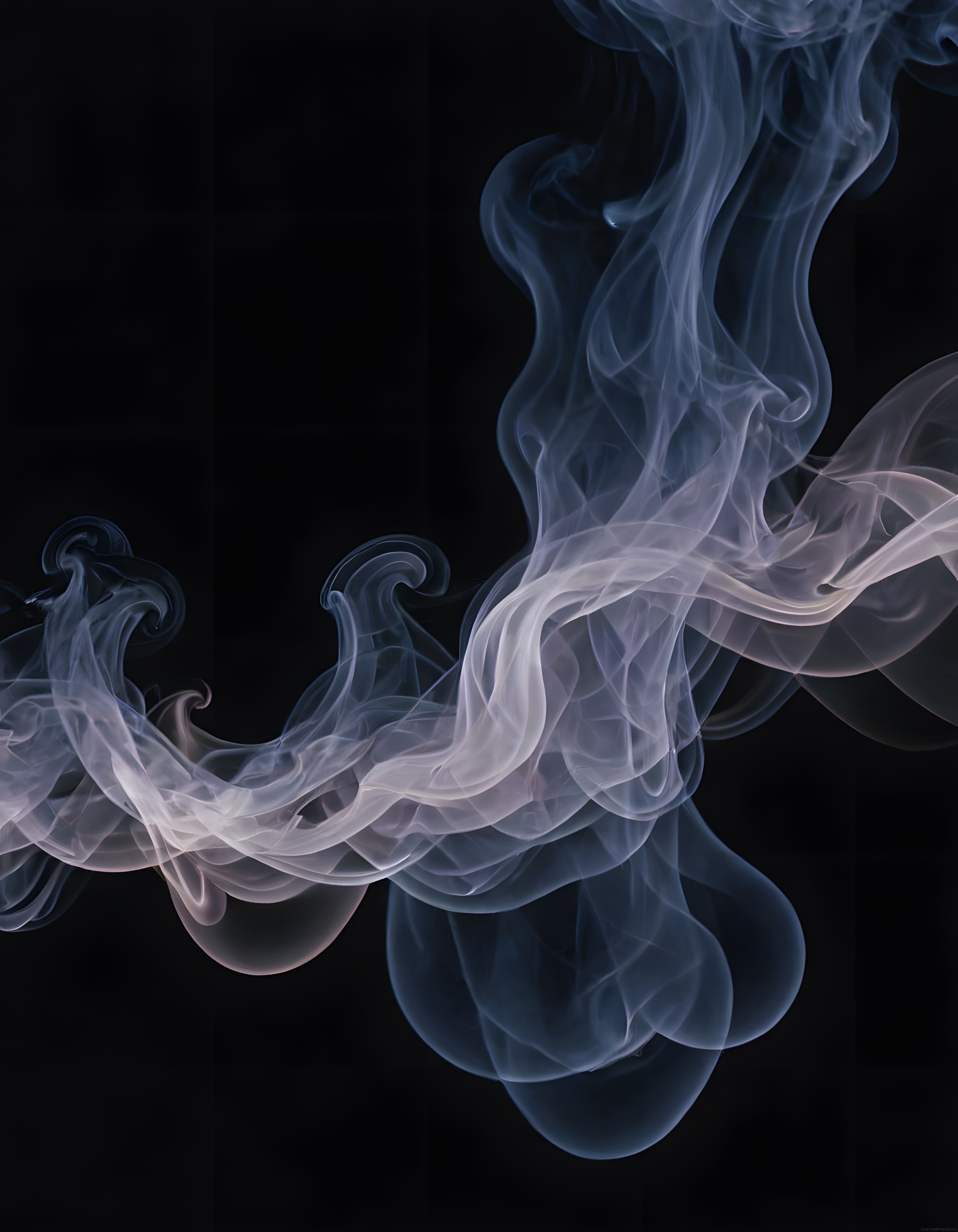 Siyah Arka Planda Gizemli Akıcı Duman Formları ve Esrarengiz Atmosfer