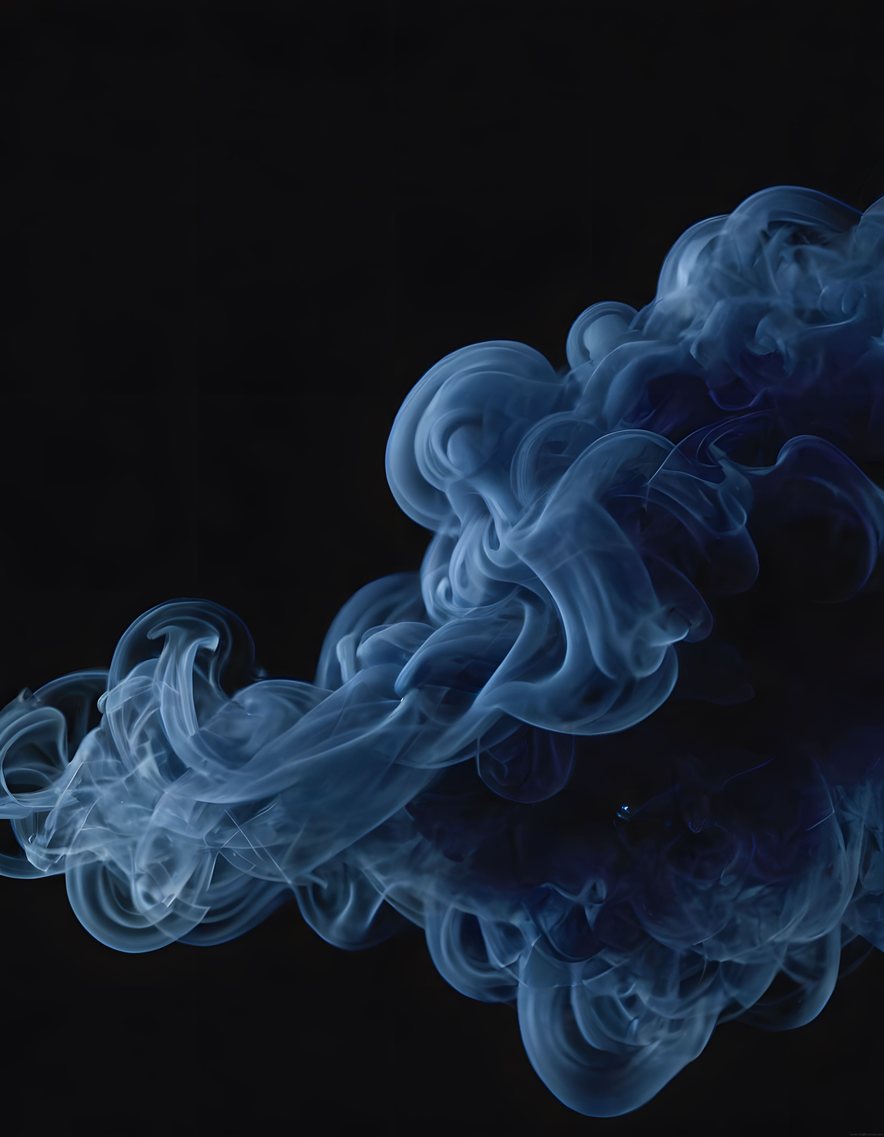 Siyah Arka Planda Gizemli Mavi Duman Formları ve Soyut Sanatsal Atmosfer